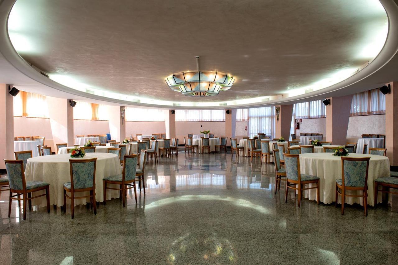 Hotel Le Tegnue Sottomarina Exterior photo